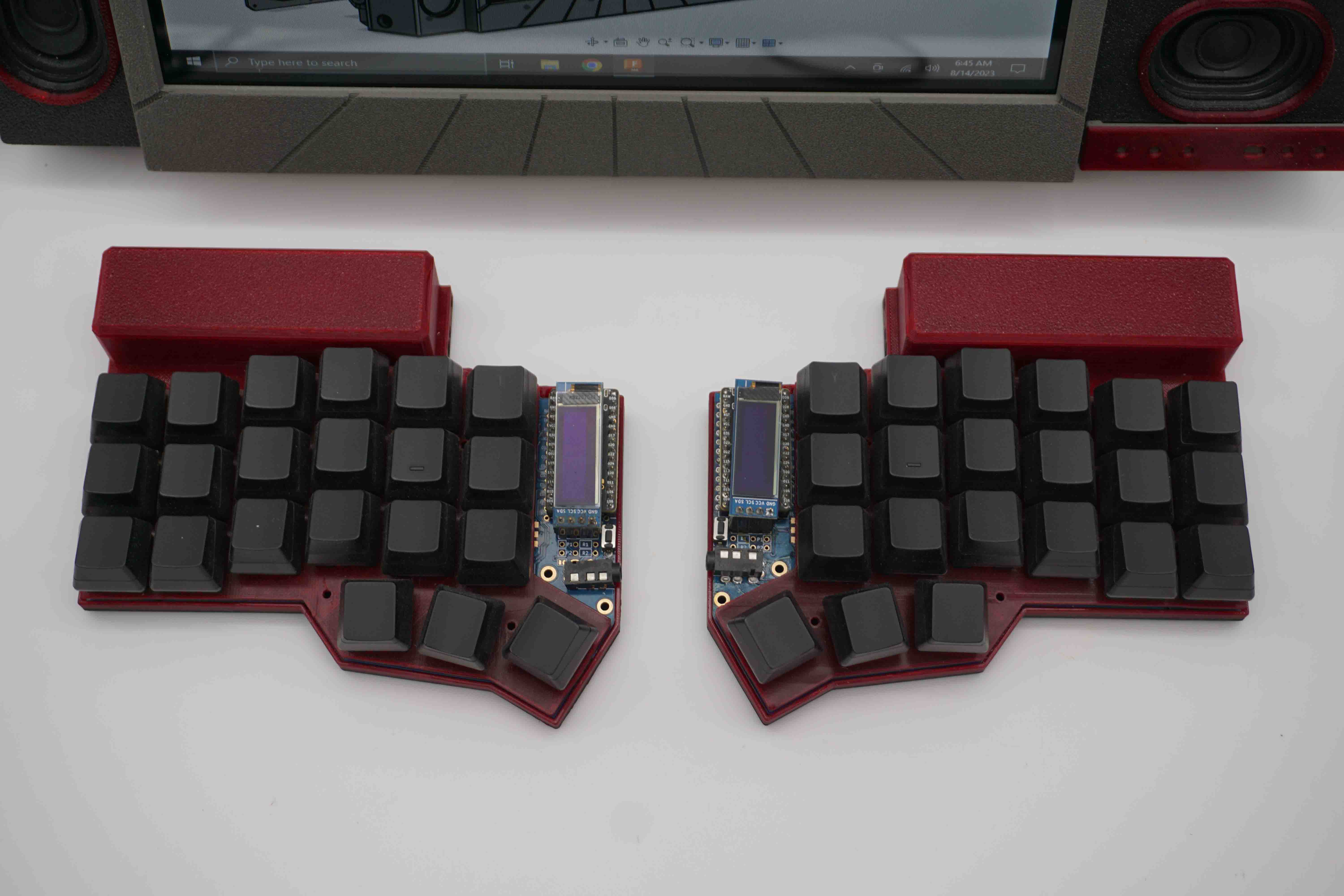 Cyberdeck Red V2 split keyboard